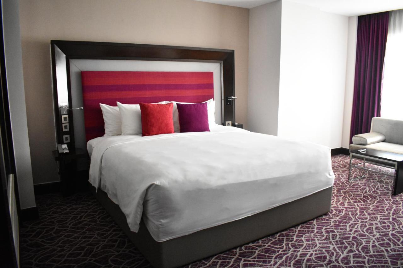 Novotel Yangon Max Luaran gambar