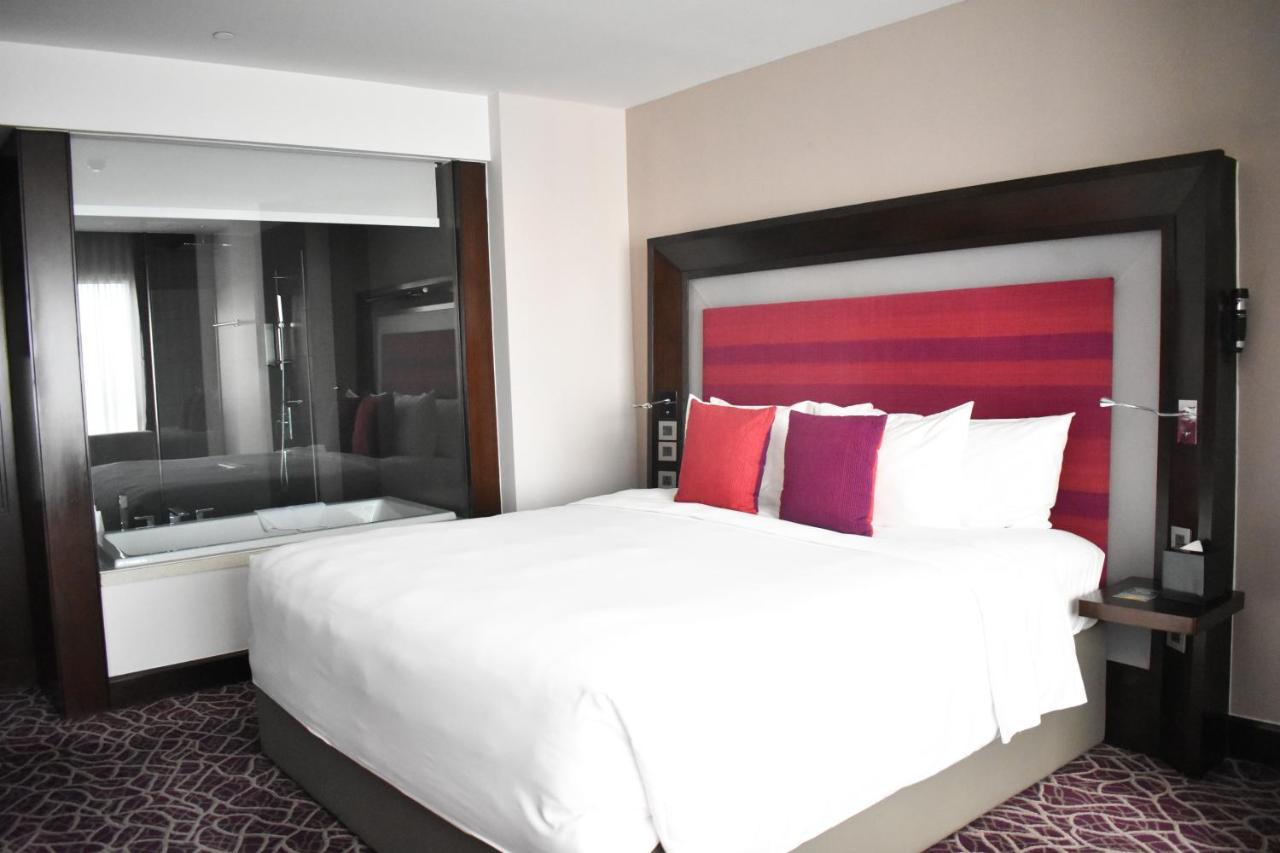 Novotel Yangon Max Luaran gambar