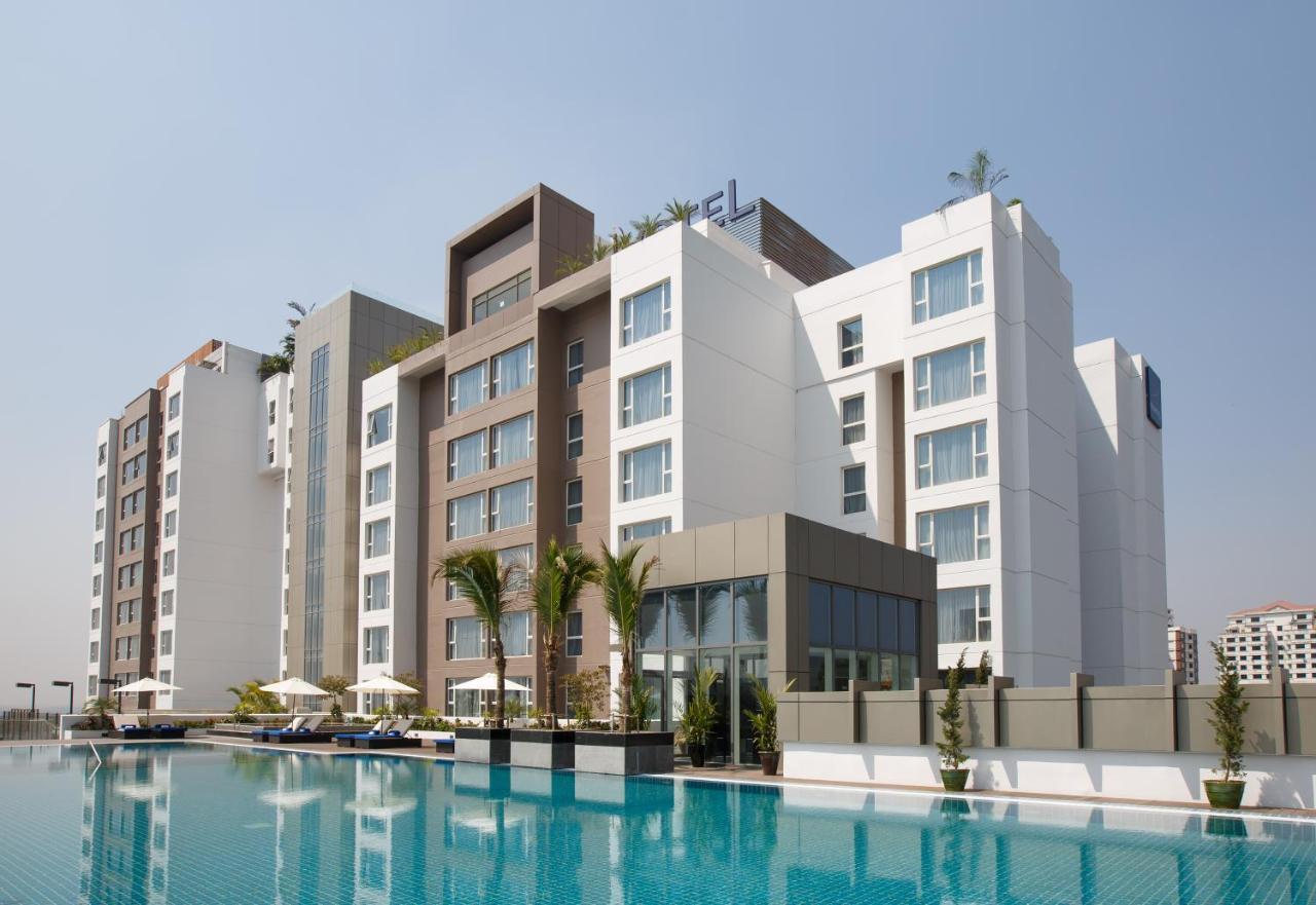 Novotel Yangon Max Luaran gambar