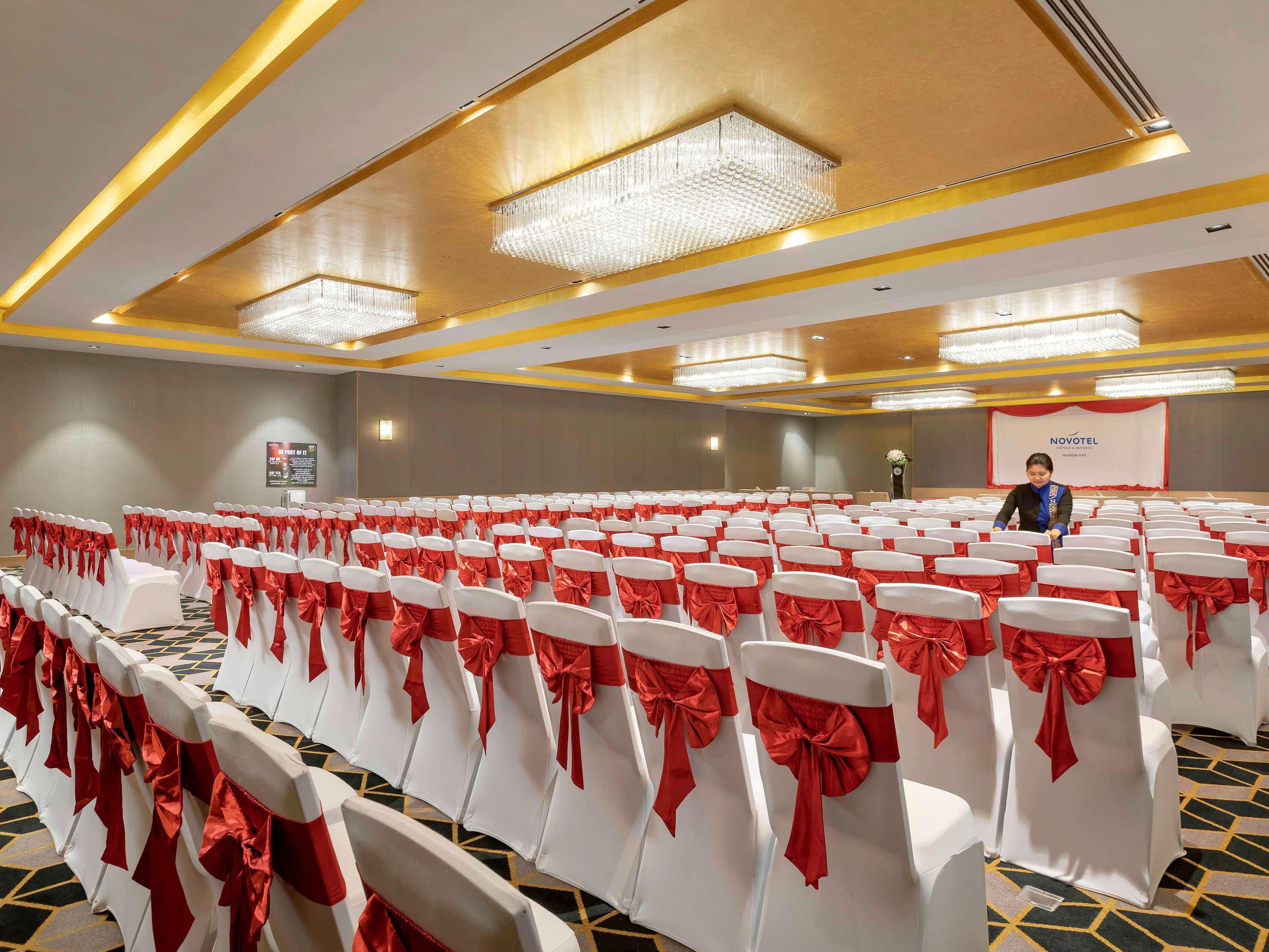 Novotel Yangon Max Luaran gambar