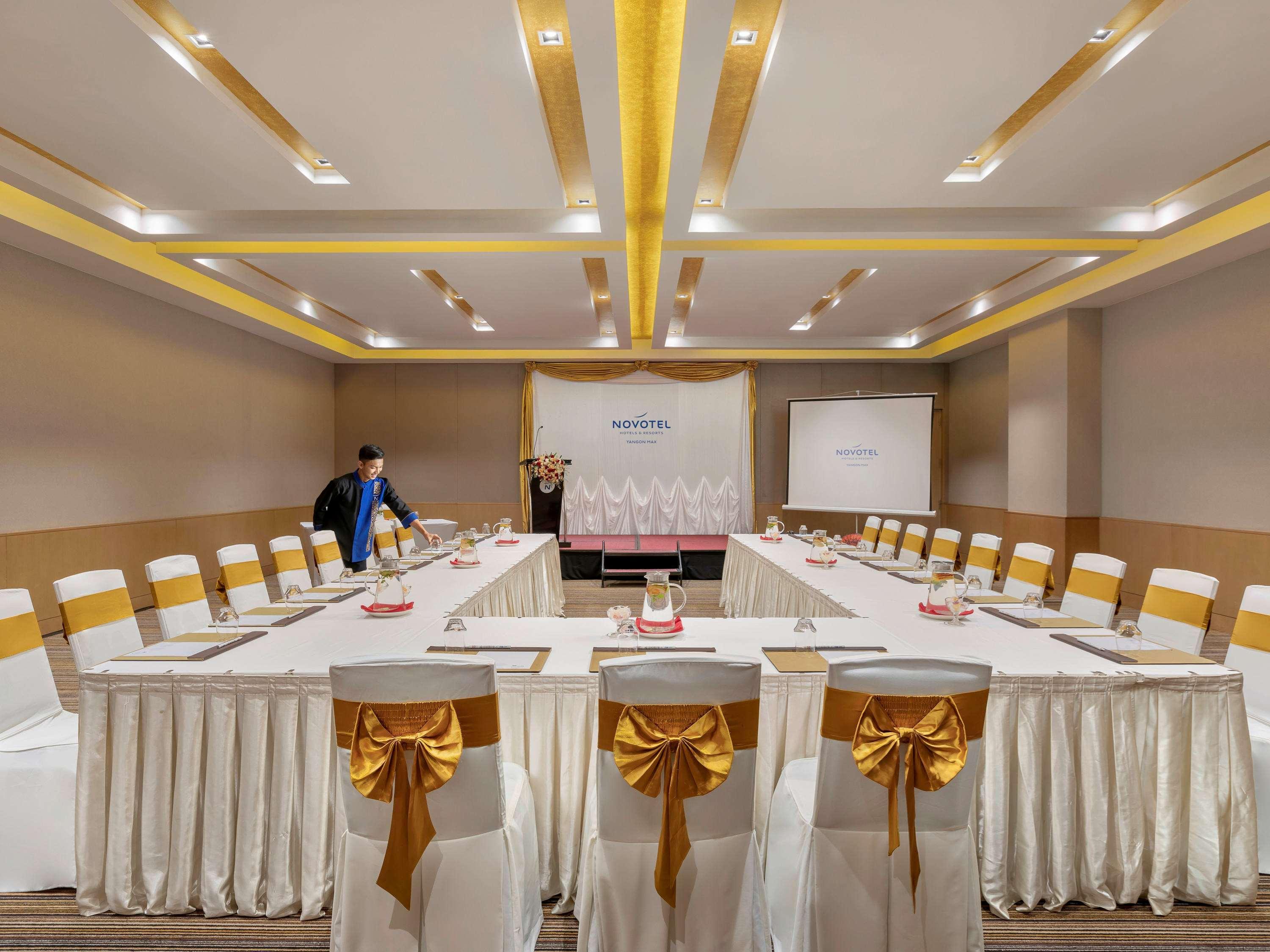 Novotel Yangon Max Luaran gambar