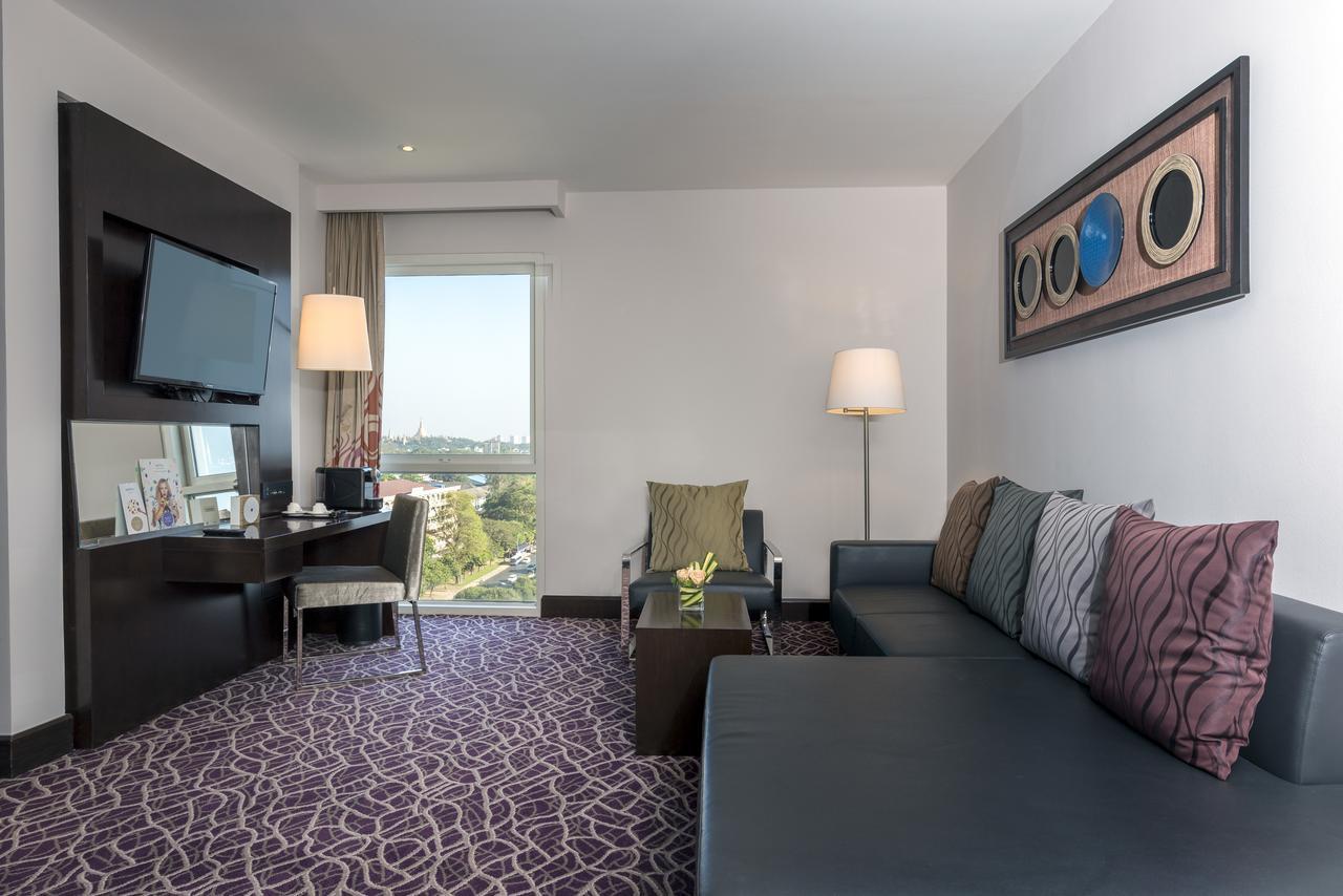 Novotel Yangon Max Luaran gambar